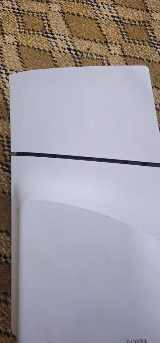 بلي5 سلم ذاكرة تيرا كامل ملحقات 
توصيل كل محافظات
اي استفسار مراسله خاص او ع رقم وات ساب
***********
