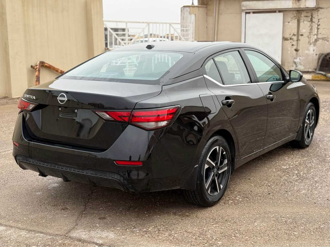 السلام عليكم 
نيسان سنترا  موديل : 2025
السعر :130ومجال قليل 
اللون : اسود 
حجم المحرك : .2.0L( 4,سلندر )
سياره كامله و جاهزه دينار مصرف ما بيها ✅
ملاحظة السيارة : فقط بوندصبغ بدون دواخل 100%

ارباگ بس استيرن طاك مرجع بلادى 100%

المواصفات : 
فول مواصفات  
 ابواب بصمة
بصمة تشغيل 
تشغيل عن بعد (Remote Start)
شاشة  ايباد
كاميرة 
اوتو ستارت Auto Start
اوتو ستوب Auto Stop‎
رادار امامي (تحديد مسار)
رادار جانبي  (نقاط عمياء)
رادار خلفي (التحذير من الاصطدام)
حساسات امامي
حساسات جانبي 
حساسات خلفي 
نظام : Eco
نظام : Normal 
نظام : Sport
تحكم استيرن  
لايتات LED زينون بيلادي
بكلايتات LED  بيلادي 
ويل كروم
بعد هواية مواصفات…
‏‎تفاصيل اكثر الاتصال علی ارقام التاليه  
***********
واتساب 
عنوان📍عقره 

‏‎ اكر, نينوى
