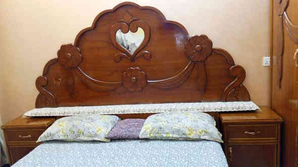 غرفة اخشاب لبيع تفصال
خمس بيبان 
ميز تواليت 
تاج جرباية
جرباية 
سعر 550 وبية مجال 
المكان بغداد الشعلة 
الرقم ***********
