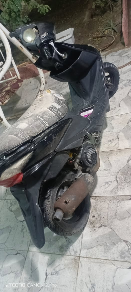 ادرس للبيع مفتوحة دراجة سلف و هندر شغال عوزهه كم شغلة كتف اشاير و عداد سهلات اما الباقي شغالات .. سعرهه 350 وبيهه مجال مكاني كوت حي الحوراء 
***********
