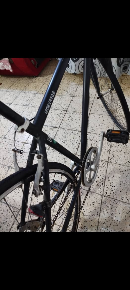 السلام عليكم بايك للبيع نضيف جدا بس ملاحضات صغيرة جدا تايرات تعبانه وكير السرعات السعر 120وبيه مجال المكان بغداد الزعفرانيه الرقم متوفر رصيد و واتساب ***********موجود عالفيس هم
