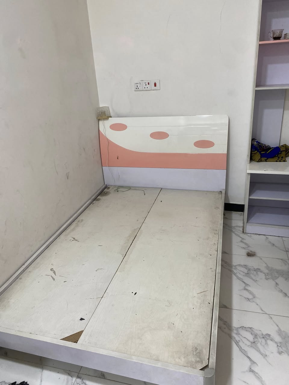 السلام عليكم 
للبيع غرفه اطفال بناتيه بسعر مناسب 
بيها اضرار كلش بسيطه  خمس قطع


**إذا كنت صاحب هذا الإعلان وتريد حذفه لأي سبب، رجاءا أرسل رسالة إلى الدعم الفني**