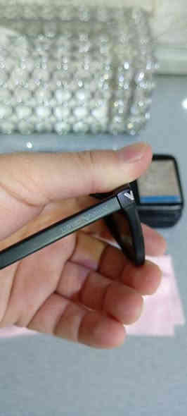 نظارة ماركة امبريو ارماني ايطالي اصلي 
قياس 57 وسط
فلتر UV400 لحماية العين من أشعة فوق البنفسجية 
موديل مميز و راقي
قطعة نضيفة جدا
للاستفسار واتس اب ***********
