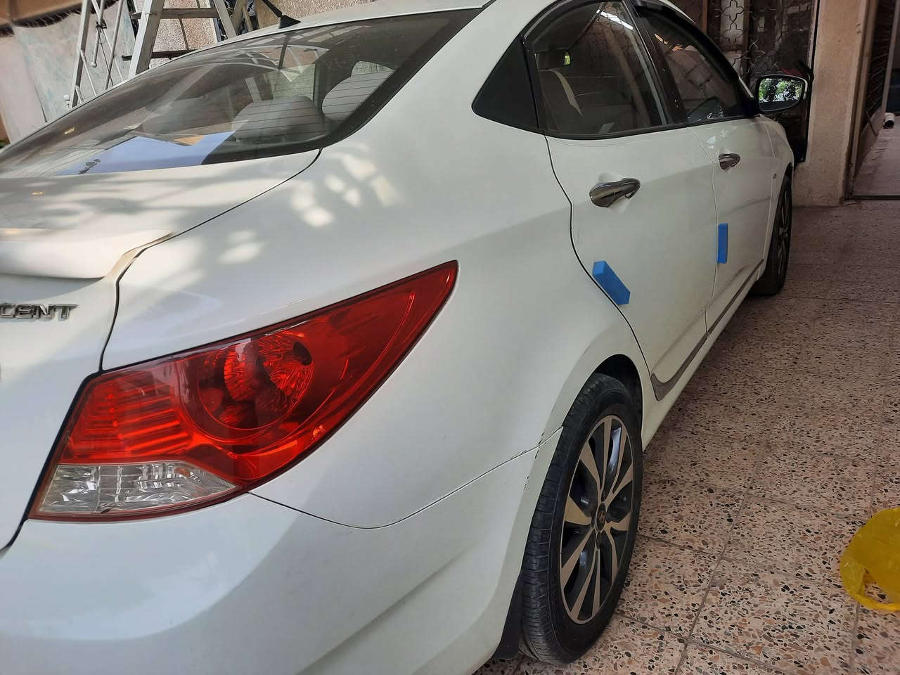 اكسنت ١١ خليجي فول مواصفات ٣قطع صبغ جاملغ خلفي وباب وجاملغ أمامي بدون دواخل ماشيه ١٦١الف ت*********** السعر ٩٢ مكان السياره الغزاليه بأسمي
