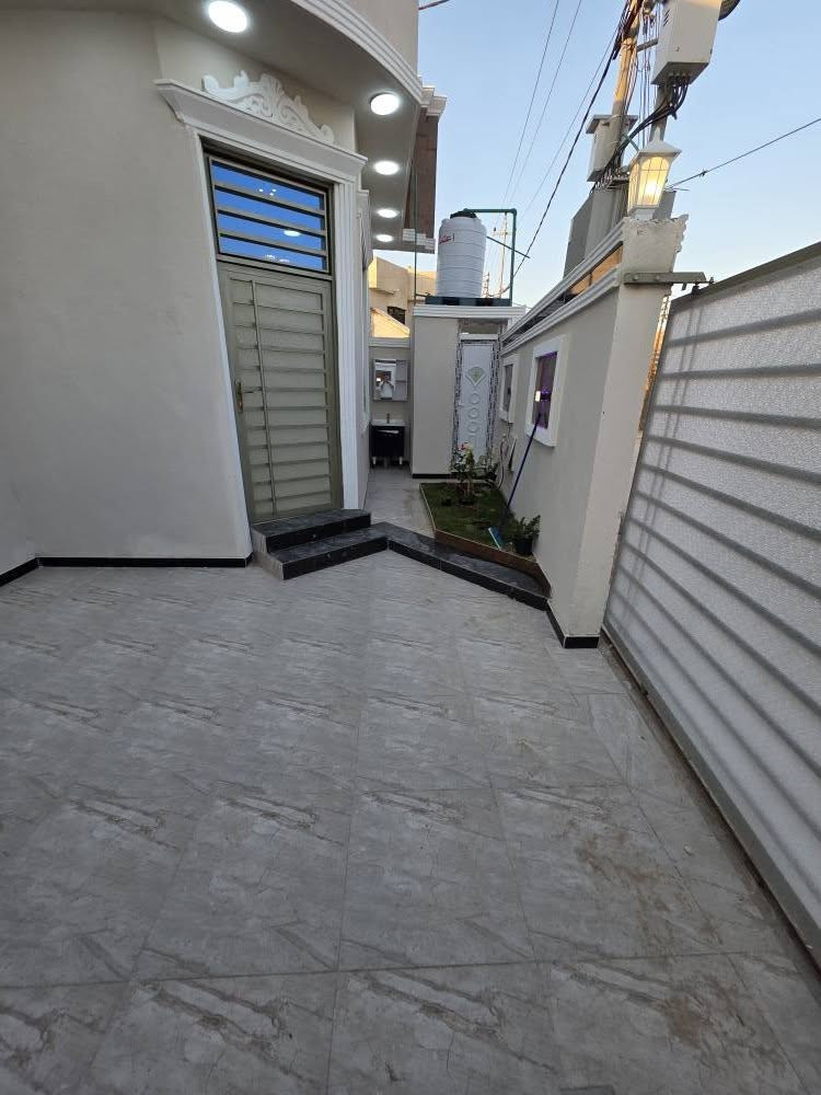 السلام عليكم رمضان كريم  

بيت جاهز للسكن بناء 2026  البناء بلوك شغل

 حلو مساحة 160 متر ركن شارع تبليط  موقع ابو

 الخصيب حي العسكري شارع المحكمة فرع ابو دلة

 جنس العقار طابو زراعي عراقي يحتوي 2 غرف نوم 

و مطبخ ديوان و صالة و صحيات خارجية و داخلية 

و حديقة السعر (90) و بي مجال قليل للتصال 

*********** واتساب موجود البصرة, العراق
