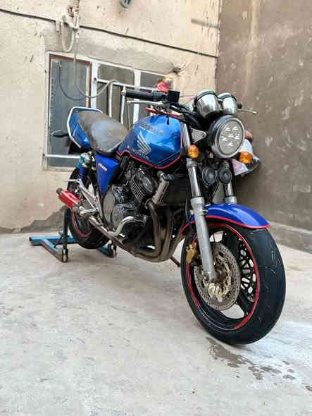 السلام عليكم اخوتي الطيبين  دراجه سبي فور400  16والف. نضافه مثل ما جاي تشوف بعينك
وراق أصولي كمرك مدفوع  شرط 1و2و3بطناش 
  
(  مكفوله كفاله عامه  دراجه-- كير-- مكينه ---كهربائيات ---تايرات ))
عليها ادامه كامله 

 معدل شرط 180 وتعبر  

كلشي  شغال بيه كهرباياته كامله    جاهزه عل الاخير
 نكره بكل وقت نضافته كدامك
السعر 1700
الشراي يتصل

//***********///
مكاني بابل--الشراي يتصل--وعيوني له
