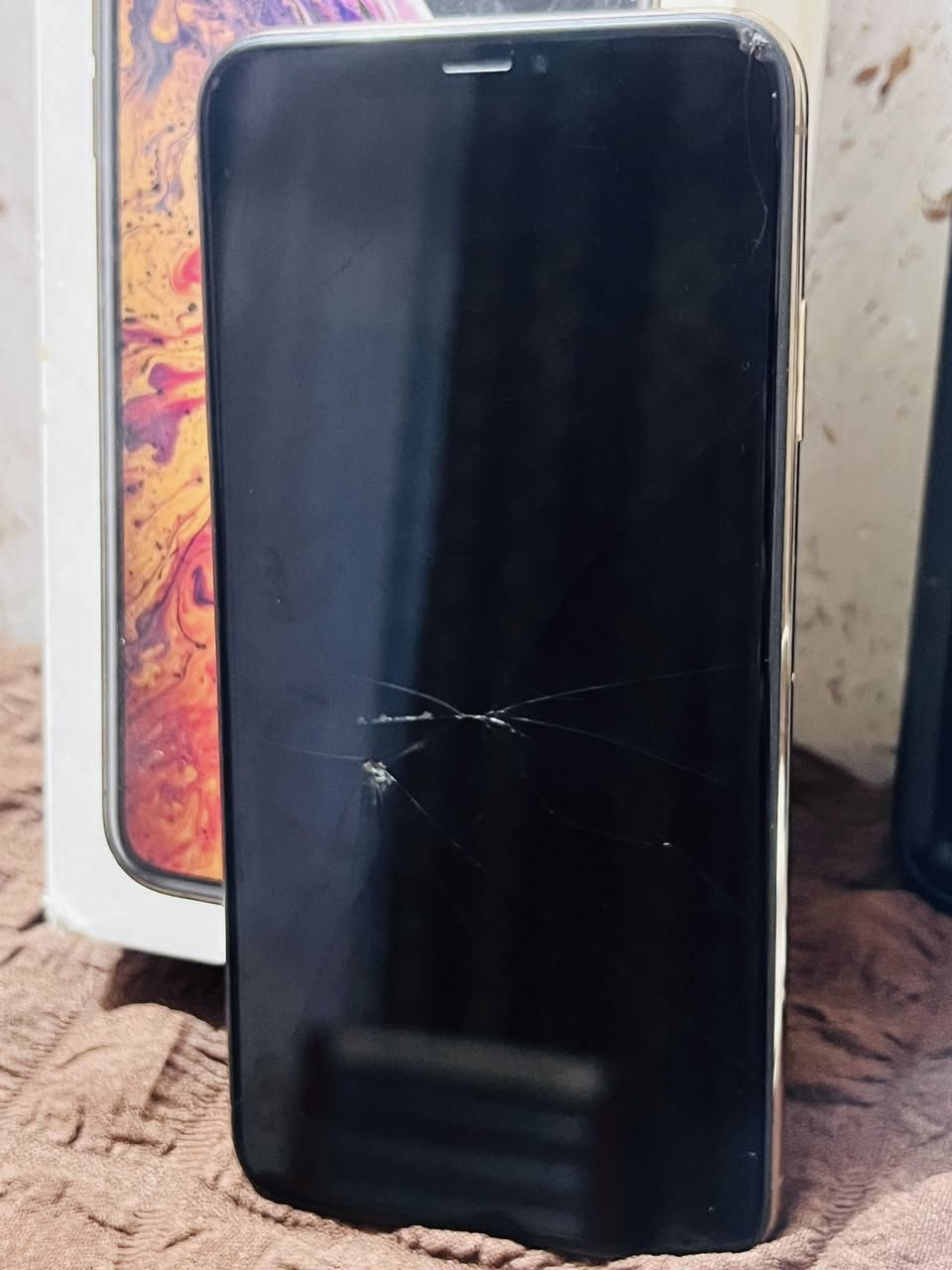 للبيع او المراوس ايفون Xs max ذاكره 64 بطاريه 78 الجهاز كامل ملحقات كارتونه اصليه وشاحنه وثنين كفرات بي فقط فطر خفيف موضح بالصوره السعر 145 الف وبي مجال قليل للشراي مكاني سكندريه


**إذا كنت صاحب هذا الإعلان وتريد حذفه لأي سبب، رجاءا أرسل رسالة إلى الدعم الفني**