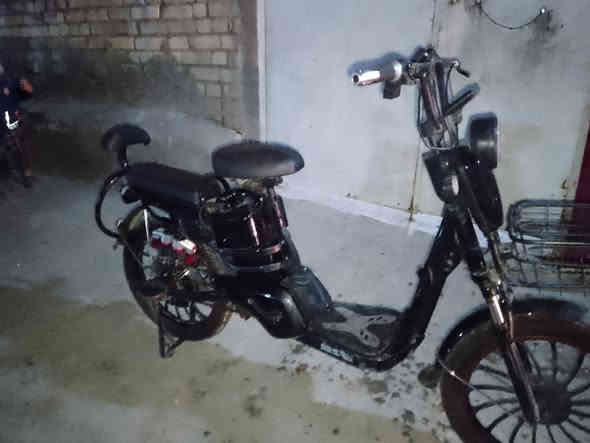 سلام عليكم عدي دراجة للبيع سعر 125 طافية وياهة شاحنتهة كاملة كفراتهة مكان بغداد مدينة الصدر رقم الهاتف ***********
