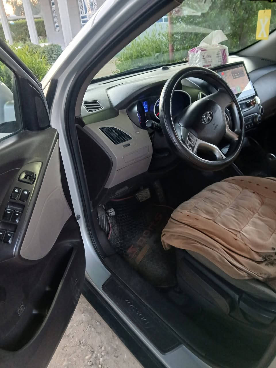 السلام عليكم توسان موديل ١١ خليجي تحكم ستيرن بانوراما السياره بيه بارد موضح بالسونار ماشيه ١٧٠ الف السعر ١٣٥ للاستفسار ***********
