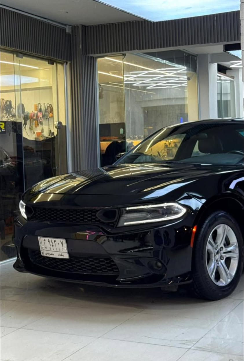 السلام  عليكم فقط الي يدور نضيف وجديد 
حادث السيارة بسيط جداً جداً 
شبرين صبغ بالجاملغ مأشرة بالصور  بدون 
ايرباك بجم كبس 
جارجر sxt بلاس  6 سلندر موديل 2020 فول مواصفات للأخير 
فتحة     
*شفتات 
كشنات  خزن و كهرباء وحار بارد 
ستيرن تدفةة
*كشن حضن
كشنات خزن ميموري
كشن خلفي هيتر 
سستم صوت بلادي  
تبريد قطعتين 
*محدد السرعه
*تشغيل عن بعد
*كامره خلفيه 
** حساسات خلفيه
*شاشه كار بلي
*دخول ذكي بصمه 
تشغيل عن بعد 
رادار جانبي
السيارة رقم بغداد تحويل ثاني يوم

السعر 238 وبيها مجال بسيط جداً 
للاستفسار اكثر ***********
مكاني بغداد الدورة
