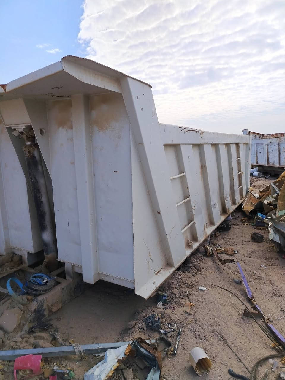 ثلاث بديات للبيع ***********
