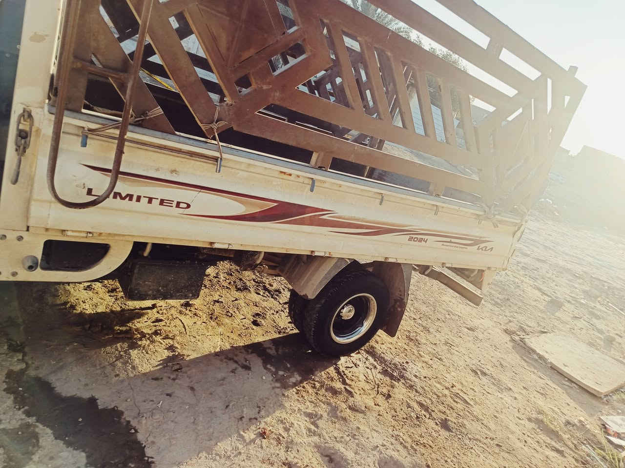 سلام عليكم سياره موديل ١٣  كير ومكينه واكسن مكفولات سياره خير من الله رقم بابل سياره  راعيها ب اجبله ايريد تحويل سعر ٩٥  وبيها مجال رقم الهاتف ***********
