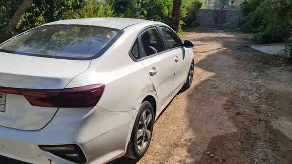 السلام عليكم 
للبيع كيا سيراتو خليجي موديل ٢٠٢٠ رقم بغداد 
مواصفات السيارة
محرك ١٦٠٠ دووش
كاميرا خلفية وامامية
شاشة 
حساس خلفي 
وباقي مواصفات السيراتو العادية 
السيارة ماشية ٧٦٢٠٠ الف كيلو قابل للزيادة 
السيارة مثل ما موضحها بالصور يرادلها ترتيبات بسيطة 
السعر ١٤٣٠٠ دولار وبيها مجال ان شاء الله 
مكان السيارة بغداد 
للإستفسار الاتصال على الرقم فقط أو وتساب ***********
