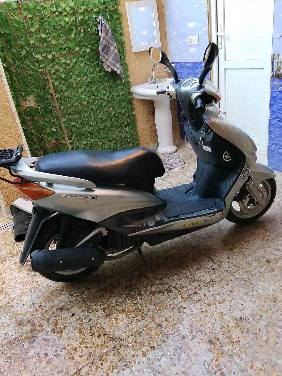 السلام عليكم دراجه للبيع سكنس نضيفه أي نقص مابيهه هندر وسلف شغال تجي تفحصها وتشوفها للاستفسار رقم الهاتف *********** الموشراي لا يتعب نفسه ويتصل رجاءآ
