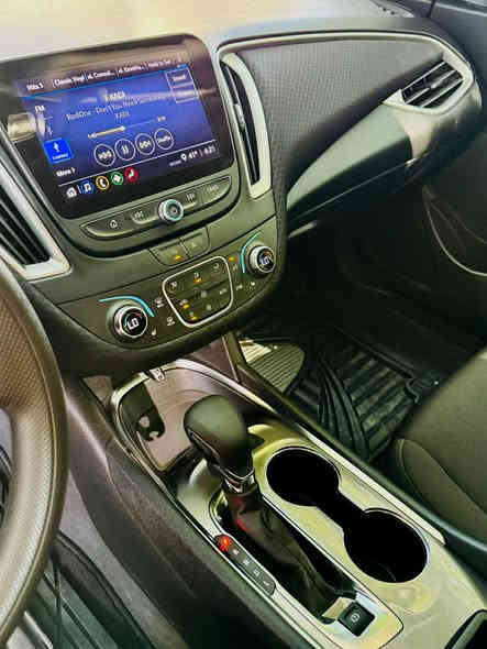 للبيع ماليبو 2024 بحالة الزيروووو
وارد امريكي ..
الضرر بسيط جدا فقط جاملغ خلفي وايرباك برده 
(البجم كبس)
مرقم بغداد (معوقين) باسمنا اسويلك وكالة عامة مطلقة
المواصفات
محرك 1500 توربو☆ 
ماشية 10,000 كيلو☆ 
فوول بصمه وبيها بصمتين☆
كاربت اصلي بعده بنايلون☆ 
شاشة جبيرة كار بلي☆ 
سايد بريك دكمة☆
حساس خلفي☆
رادارات اماميه☆
كشن كهرباء☆
تدفئة كشنات☆
تبريد قطعتين يمين يسار☆
تبريد خلفي☆ 
ويل جبير☆ 
سبير وعدة كاملة 
بغداد الرصافة 
***********
