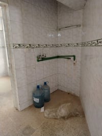 حي السكر • طابق ثاني • غرفة نوم وصحيات