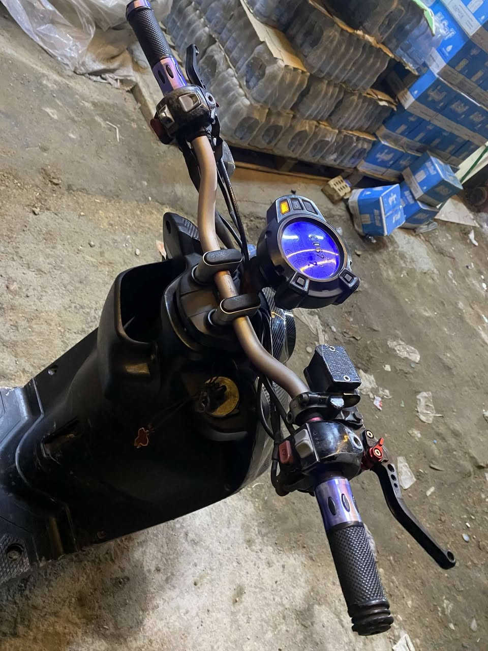 السلام عليكم سكنس جبلي للبيع دراجه كفاله عامه مكينه جديده كهربائيات كله شغال شلعه ومعدل وين مايعجبك شغل واطلع السعر مليون و50 وبيها مجال مكاني الحسينيه راشديه الرقم ***********
