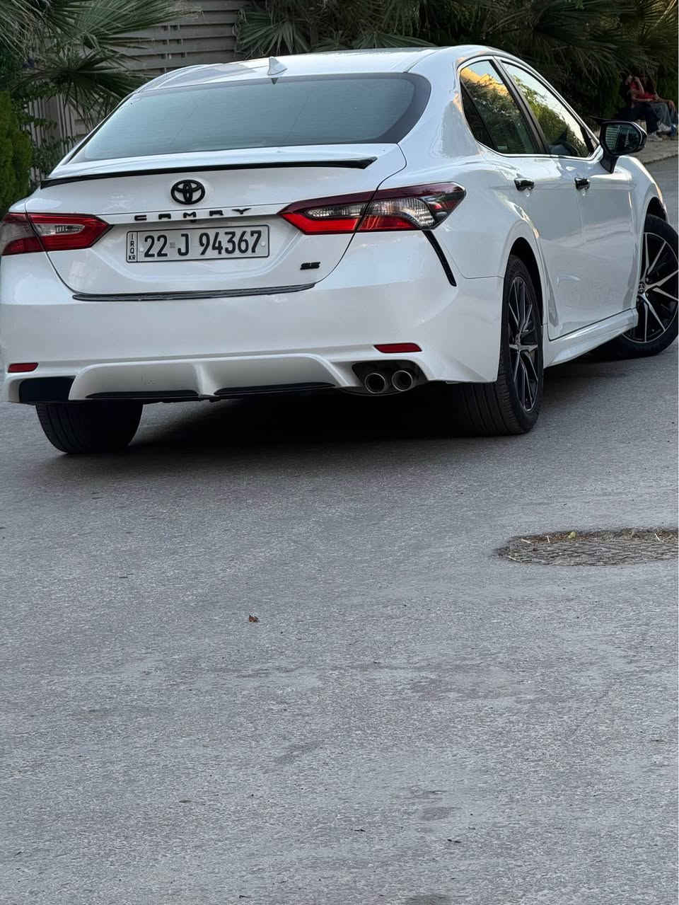 TOYOTA CAMERY کامیری 2023 SE 
نمونە لە جوانی ماشاللە مواسەفاتی SE دیارە چۆنە 
ئەم سەیارە تەنها دوو پارچە بۆیاغی هەیە کەمێک لای سەکنی گرتوە .. سۆنەر و ژمارەی لاشەم داناوە 
تەنها ئێرباگ سوکانی سیستەمە باقی هەمووی سەلامەتە 
نرخی 180$ مجالیکی کەم 
مۆبایل *********** أربيل, العراق
