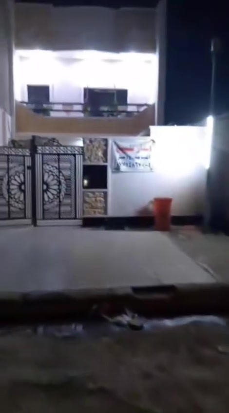 سلام عليكم دار لبيع
مساحة /140 /متر
الواجهة /6/
نزال /20/,
العنوان / الشعب الجمعيات قرب شارع/15/
يتكون من /4/غرف نوم 
+ ستقبال +صالة+خدمات كاملة داخل وخارج 
علمن لبيت طابو صرف 
السعر /170/ مليون وبي مجال 
الاستفسار/***********/
