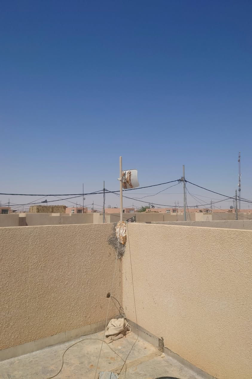 غراض بيت للبيع شلعه واحده المكان قريه النور بحر النجف السعر مليون وربع الاستفسار اتصل على هذا الرقم ***********
