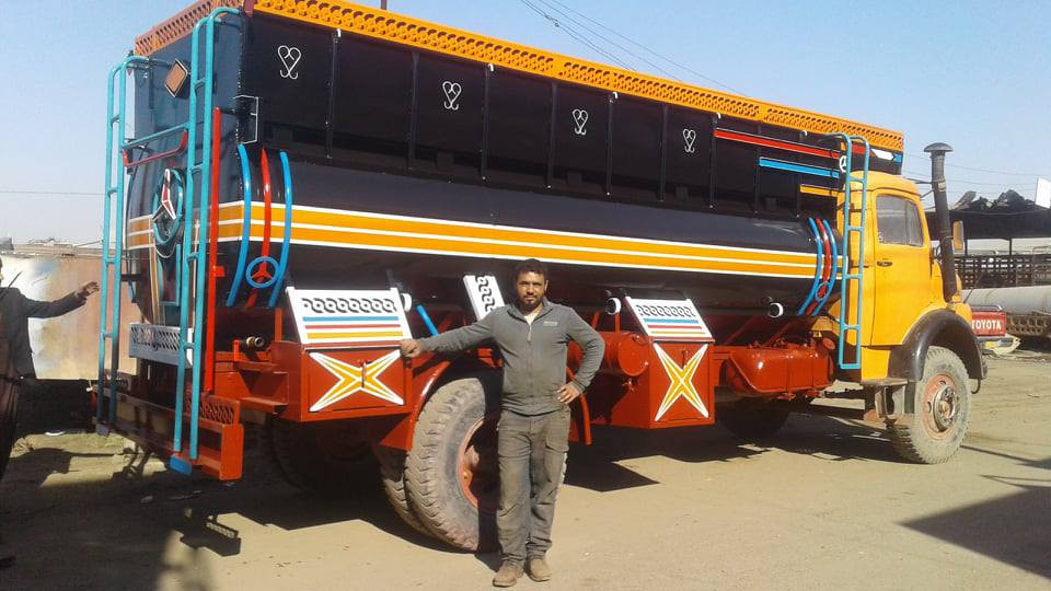 حدادة محمد حسين الربيعي
لعمل المقاطير والبردين والسعودي والتانكي القجم
الموصل/صناعة وادي عگاب 
***********
***********
