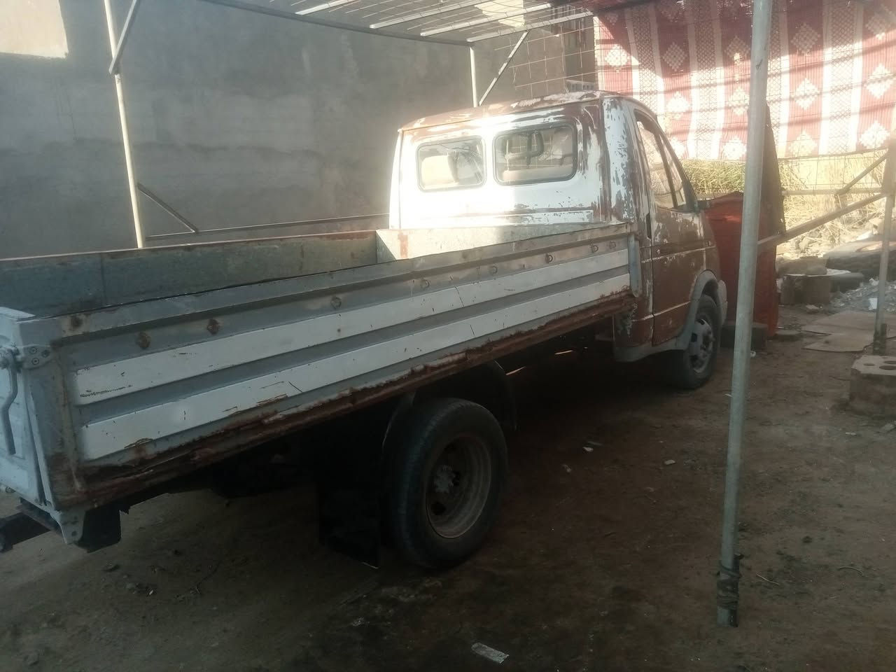 السلام عليكم سيارة روسية مكينة كير اكسل تخم تاير مكينة بلادية بيهة خيط بخار رقم بغداد سنوية مار عليهة سنة              العنوان واسط قضاء الموفقية حي الامام علي قرب حسينية البدري  للاستفسار ***********/***********
