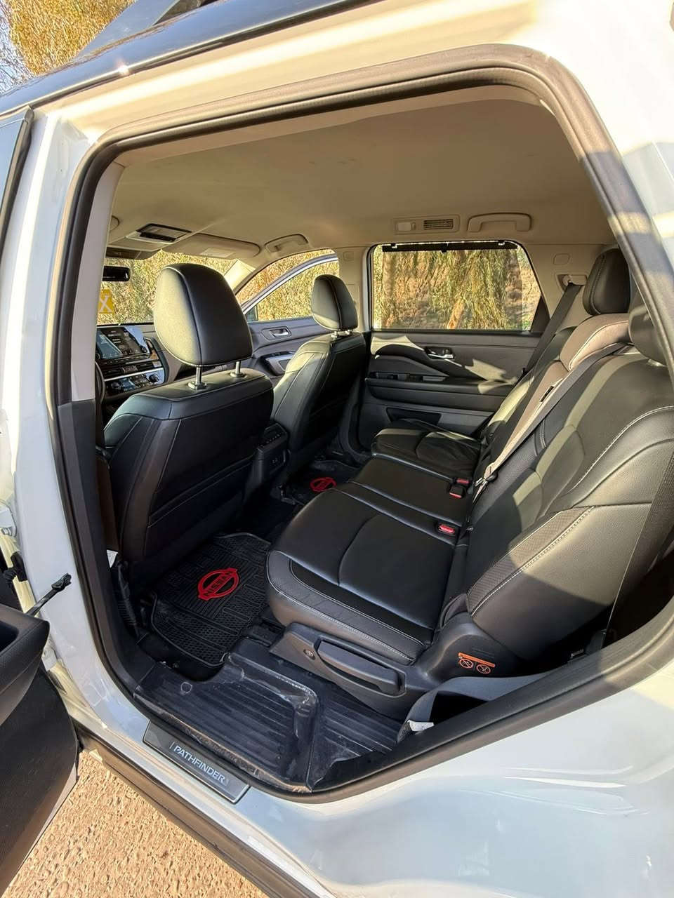 ‏Nissan Pathfinder SL✅
✅موديل  2023

✅محرك 6V    3500

✅اللون ابيض مميز سقف اسود بلادي 

✅عداد المسافة 38  الف 

✅رادار امامي (تحديد مسار)

✅رادار جانبي (نقاط عمياء)

✅رادار خلفي (تحذير من الاصطدام)

✅كاميرات 360°

✅كشنات جلد تدفئة 

✅بردات خلفية

✅شاشة كبيرة لمس+كاميرا

🔴 بدون دواخل بدون شاصي كما في الصور

السعر//310

مكان السياره صلاح الدين قضاء بلد 

***********
