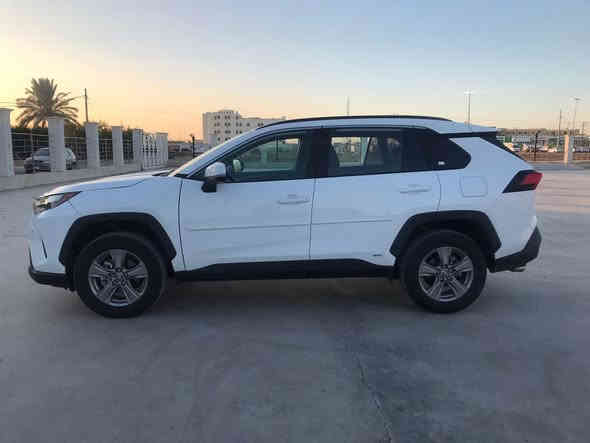 السلام عليكم ورحمة الله وبركاته 
للبيع – تويوتا راف فور RAV4 LE هايبرد

وارد أمريكا | موديل 2024**

• الفئة: LE
• المحرك: هايبرد 2.5L اقتصادي جداً
• الدفع: AWD دفع رباعي
• العداد: 13,000 ميل فقط

مواصفات فئة LE (وارد أمريكي):
 • تحكم استيرن  (تحكم بقيادة + صوت + أوامر)
 • شاشة وسطية مع بلوتوث و Android Auto / Apple CarPlay
 • كاميرا خلفية دوارة 
 • إضاءة LED أمامية
 • مثبت سرعة (Cruise Control)
 • فرامل ABS + مانع انزلاق
 • نظام أمان Toyota Safety Sense يشمل:
• تنبيه ما قبل الاصطدام
• التعرف على لوحات المرور
 • مكيف أوتوماتيك
 • منافذ USB + pd
 • مقاعد قماش
 • وضعيات قيادة متعددة
 • اقتصاد عالي بالبنزين ( هايبرد ) 
الحادث ( 1- تبديل دعامية اصلي ام الحساس -2- تبديل مازده يسره 😚 بارد باب سائق مسافة اصبع وعلى كد مسافة الجاملغ وبارد خفيف بالبنيد فوق المازده اقل من طول المازده 
رقم الشاصي (VIN):

4T3MWRFVXRU146907

السعر المطلوب: 24,000$

للاتصال أو واتساب:

***********
بدون رقم تترقم اي محافظة جنوبية
