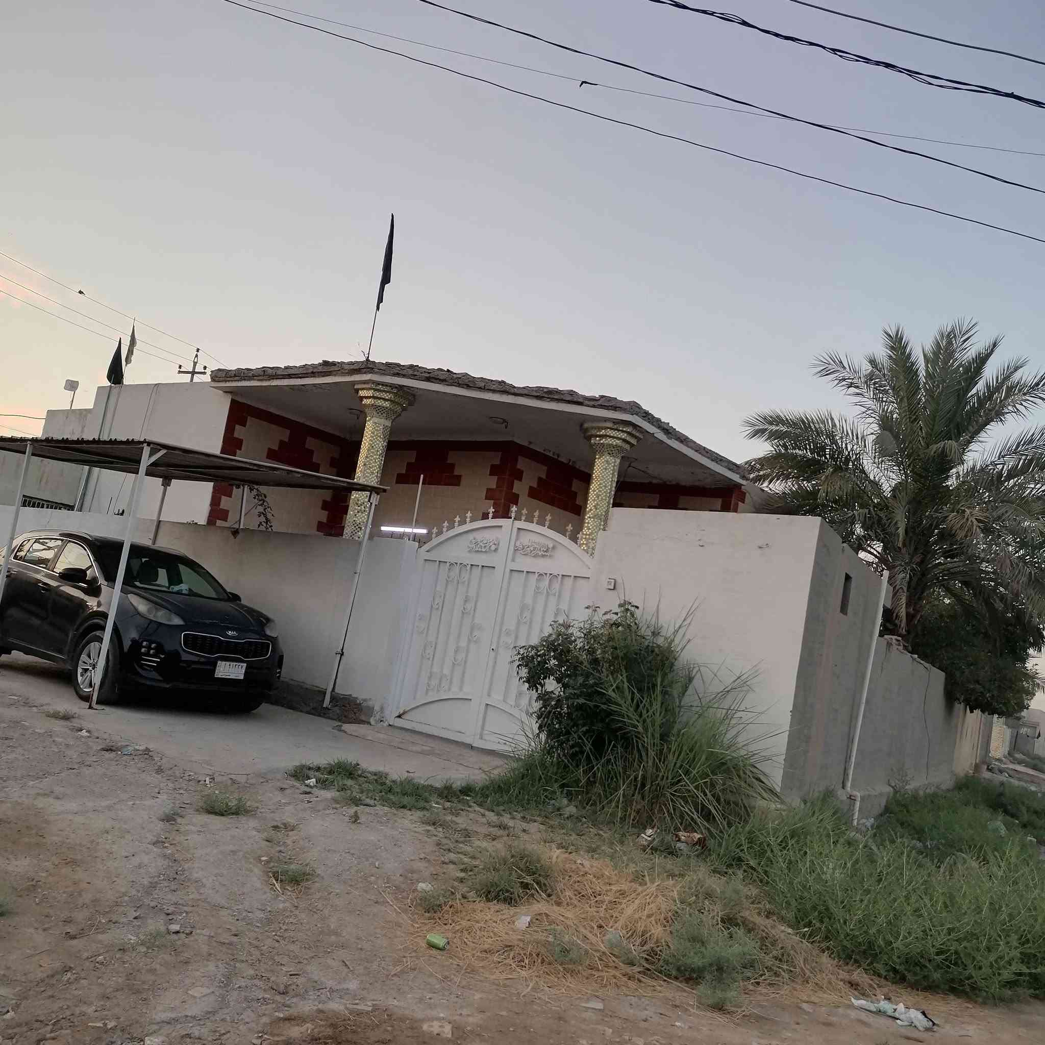 السلام عليكم
بيت مساحتة ٣٠٠ متر ركن ع ثلاث شوراع طابو زراعي سند ٢٥ طابوك سقف عكادة
يحتوي ع غرفتين 5*4 وصالة داخلية وهول 5*4واستقبال 9*4 ومطبخ بارد6*5 ومطلخ حار 4*2.5 وصحيات داخلية وخارجية ومداخلين للبيت
مكان البيت شارع سكلة فاضل الغانمي مقابيل محطة وقود الميقات
معروض ٨٠ وبي مجال للشراي فقط بيع بدون مرواس او قسط *********** ابو علي
ولله يسهل للجميع
