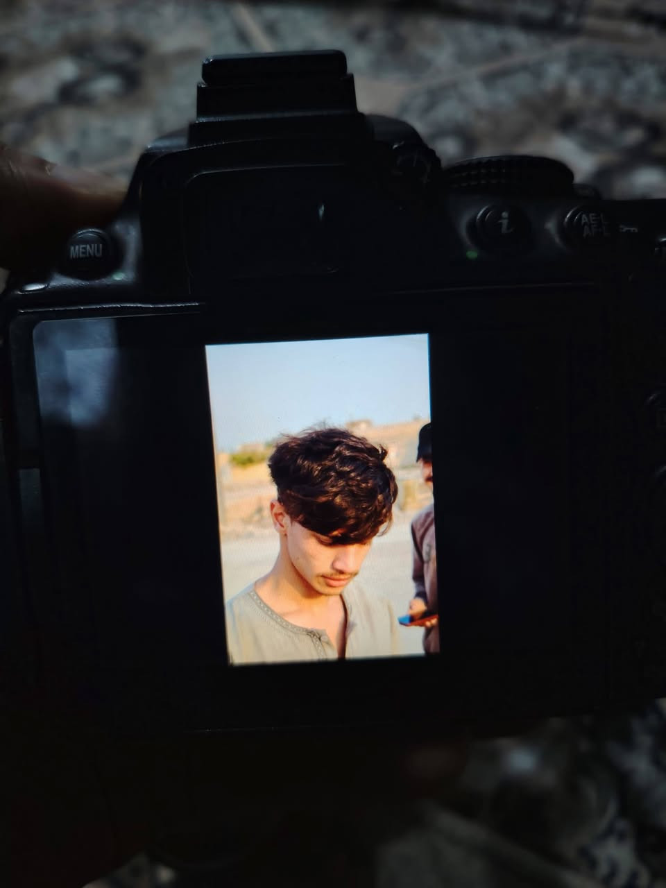 كامره نيكون 5300 استعمال قليل بس بمحرم نضافه 80٪ .....ملحقاته كامله رام 32 اصلي /جنطه /حزام ضهر/شاحنه /وبطاريه .....السعر الخاص.


**إذا كنت صاحب هذا الإعلان وتريد حذفه لأي سبب، رجاءا أرسل رسالة إلى الدعم الفني**