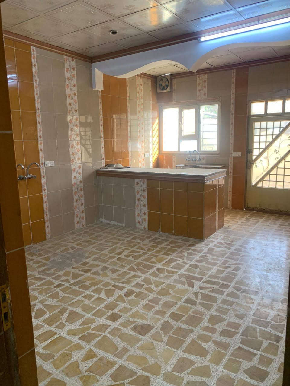 دارللبيع 17تموز الافرع الستة مساحة204م بناء 2013 سند 2026 باسمي
طابقين 8غرف 4 سويتات 
3مناور  بيتونة كبيرة سطح كاشي
الاتصال
***********
الدار فارغ
