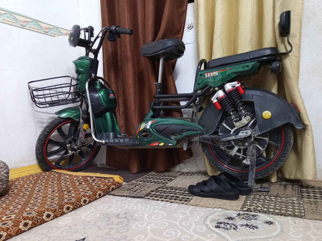 السلام عليكم ماطور شحن للبيع بسكل نضيف كله بل شرط بطاريات ضمان يومين بل شرط كهربائيات شغاله سرعه 99تبديلات 4 سعر 350وبي مجال مكاني كركوك ***********ملاحظه شحنه محروگه
