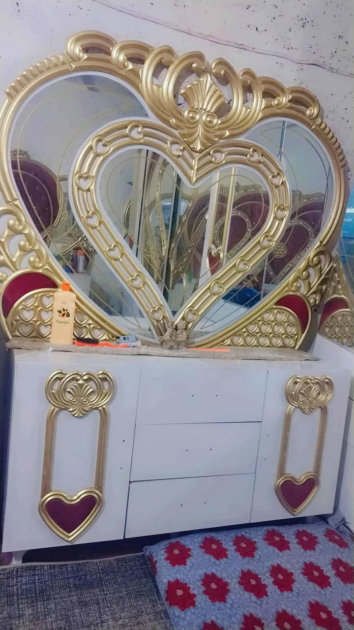 السلام عليكم للبيع غرفه سعر 450 العنوان كربلاء العطيشي رقم الهاتف***********
