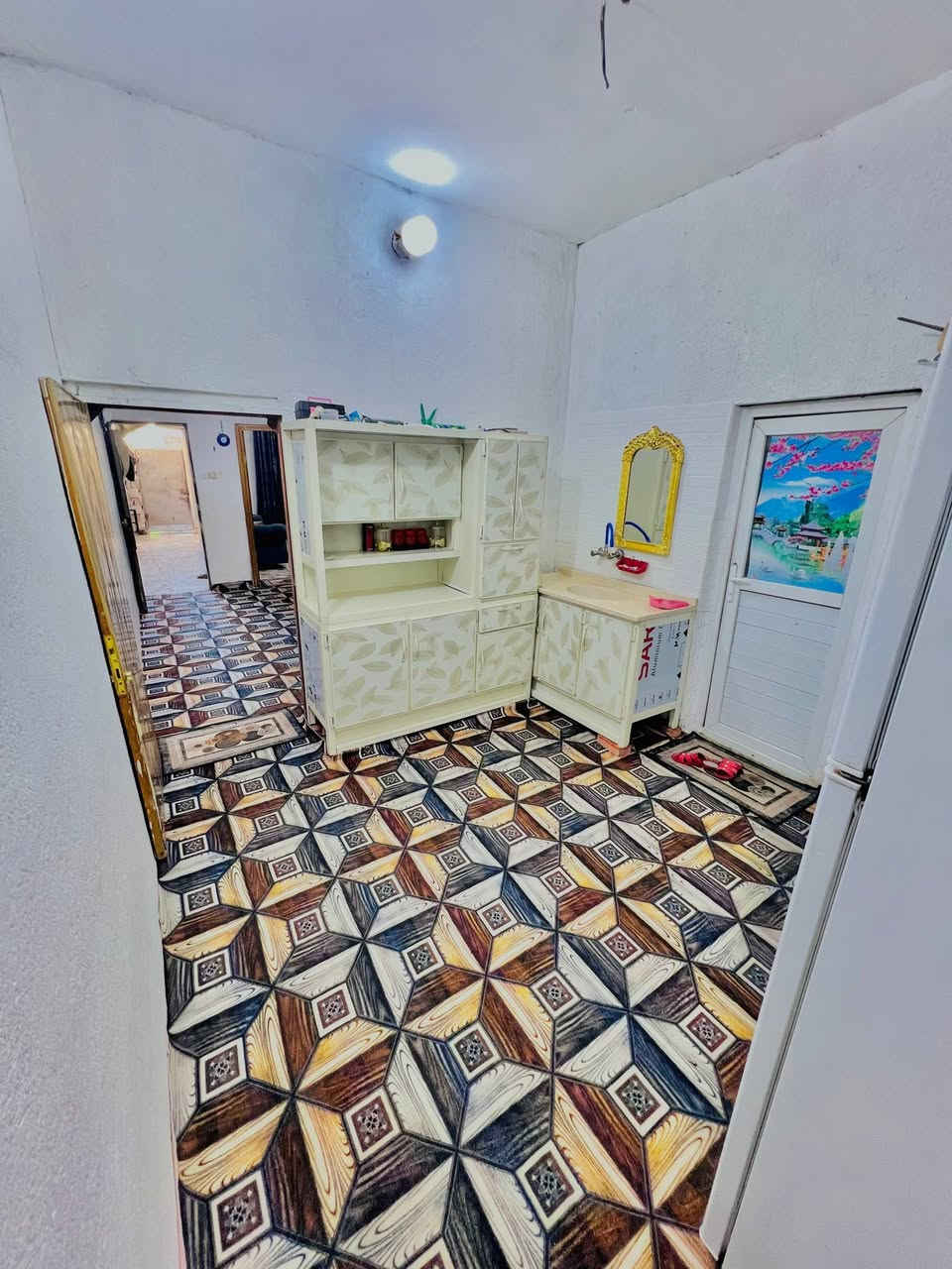 ‏السلام عليكم
‏بيت 100 متر 5×20 بناء سنة 2018 طابو صرف في كربلاء  منطقة حي العسكري قطاع 16 (الطاقة) طابق واحد بلوك كونكربت مسلح الارضية كاشي والسطح فرشي المنطقة كاملة الخدمات يحتوي البيت على : 
‏1. استقبال 
‏2. صالة 
‏3. مطبخ 
‏5. غرفة 
‏6. صحيات عدد 2 
‏البيع بسعر معقول 
‏يرهم مراوس 
‏اي استفسار اتصل وتدلل 
‏*********** وتساب 
‏
‏‪***********‬
