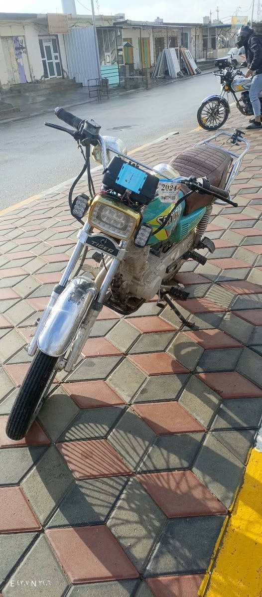 تايكر سونك2023   دراجه حلوه شوفت العين ما نقصه شي بس الشاير
محرك كبس شركه ما مفتوح السعر 400$ وبي مجال شويه
رقم الهاتف***********
