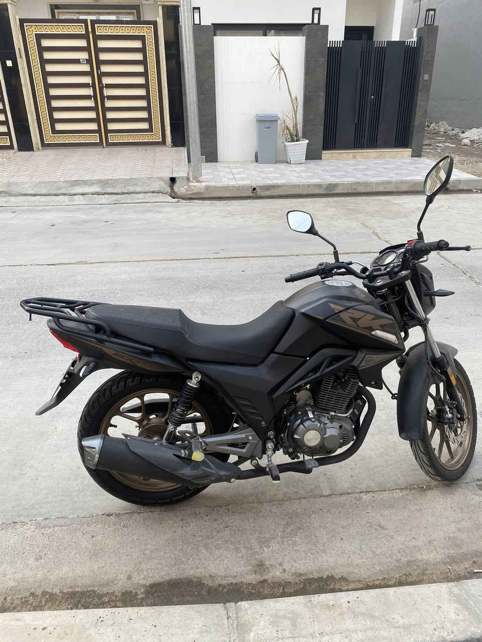 Rk 200 للبيع
ماشي 2500km زيرو
السعر مليونين و400 قفل
مكاني موصل
*********** او خاص
