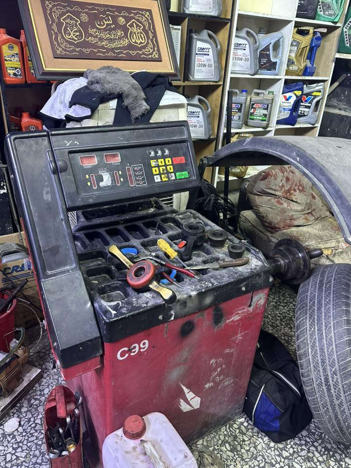 خالعه مفتوح تقريباً 50 تاير بيها كلش نضيفه استعمال قليل مناقصها شي كلشي بيها عل بلاد هاذه بلنص مستعمل هم قليل بس جان متروك بس هم شغال عل بلاد كلشي مابيه 

مكانها بغداد بلديات 

***********
