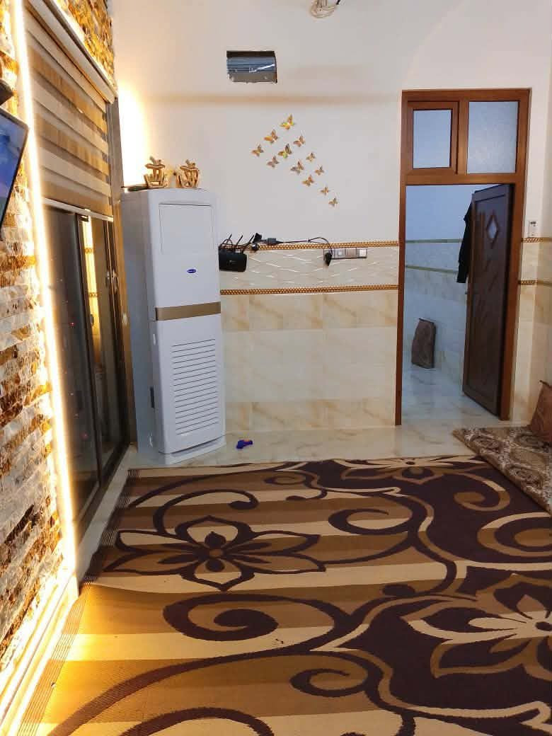 عروض مكتب الأوس للعقارات والمقاولات والاشرافيات 
بيت فول مواصفات طابق ونص 
المساحه/100 متر 
المنطقه يارمجه الشرقيه المنطقه كامله الخدمات 
المكاتبه مع الشرعي 
السعر/85 مليون وبيه مجال 
***********
***********
