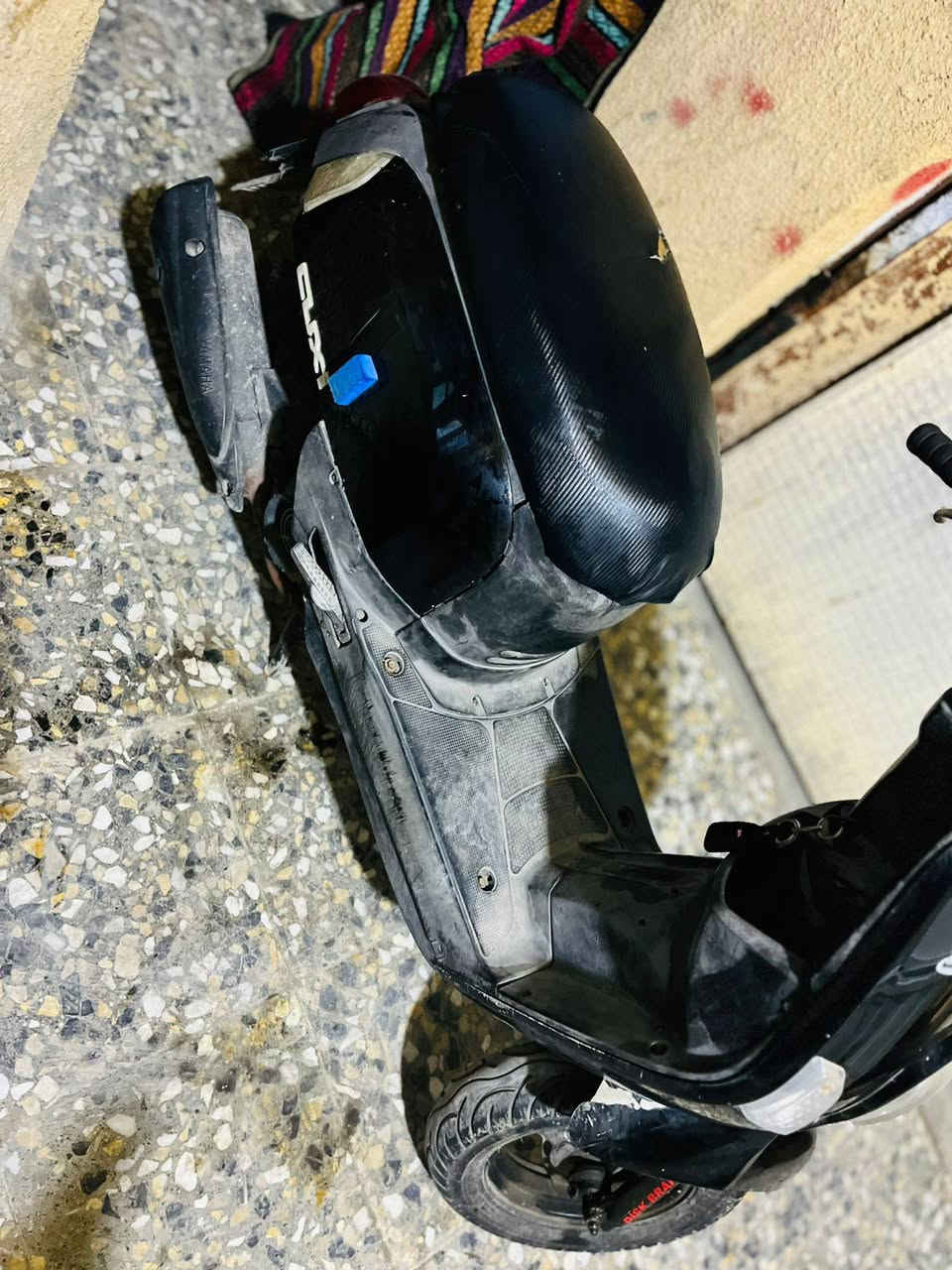 السلام عليكم
دراجه بوليس كابريتر 
دراجه كلشي جديد وشغاله 
السعر 500وبيه مجال 
كلشي مابيه تفحص وتاخذ 
العنوان حي السفير 
رقم ***********
