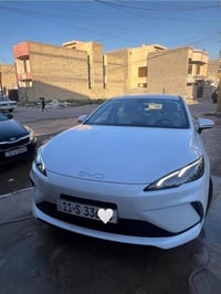 للبيع   بی وای دی 2025 ــــــــ BYD SEEL 05  داخل ابیض مشي 600 كيلو بع...