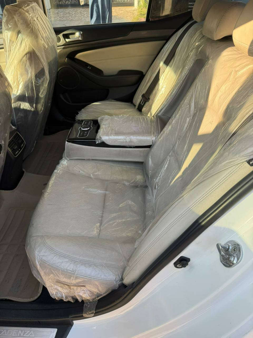 السلام عليكم
للبيع كيا كادنزا فول فول مواصفات مكفوله كفاله عامه من كلشي رقم اربيل باسمي تحويل مباشر مكان السياره الرمادي  للستفسار على اتصل الهاتف ***********
