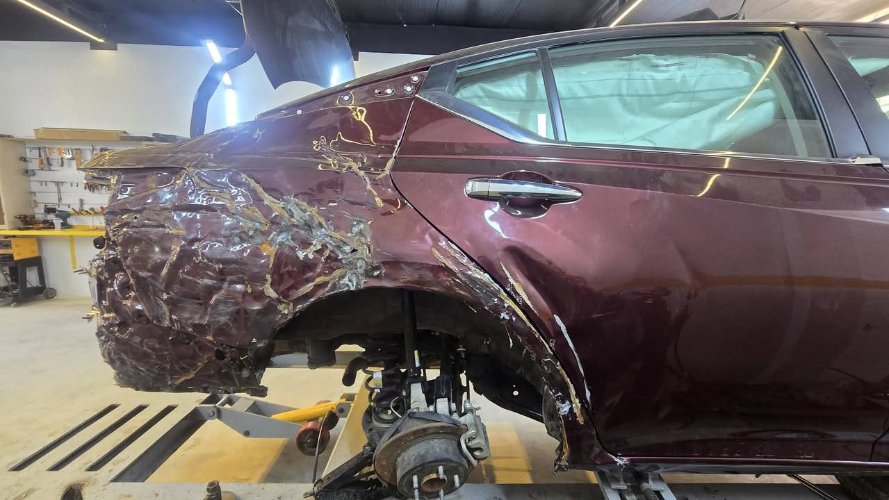 نيسان التيما ٢٠٢٤
ضرر جاملغ خلفي وجنطه وشوية من الباب 
بدون رقم حرة تترقم بغداد او اي محافظة 
منفيست بأسمي 
السعر ١٣٨ بيها مجال قليل للشراي 
للتواصل رقمي 
***********
