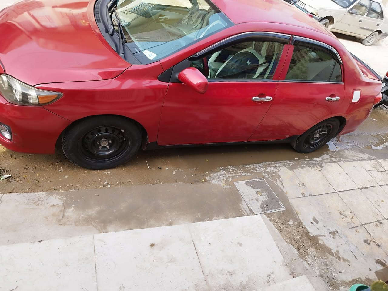 سلام عليكم للبيع فقط كورلا مديل 2009 محدث 13 سياره جديده مناقصها شي تراي وين ميعجبك شواصي والغود  محرك وكير وصدر مكفول  سياره مال جناي   وارد امريكي ضربتها من امريكا جاملغ ايمن  وبنيد بدون دواخل سياره مصبوغه للجماليه فقط تجي وتفحص وبخدمتك السعر 95 وبي مجال  العنوان بغداد الحريه ***********
