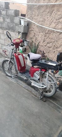 دراجة شحن للبيع نضيفة كلشي ماناقصها ... الكشن جديد ... ...يعوزها بس مي...