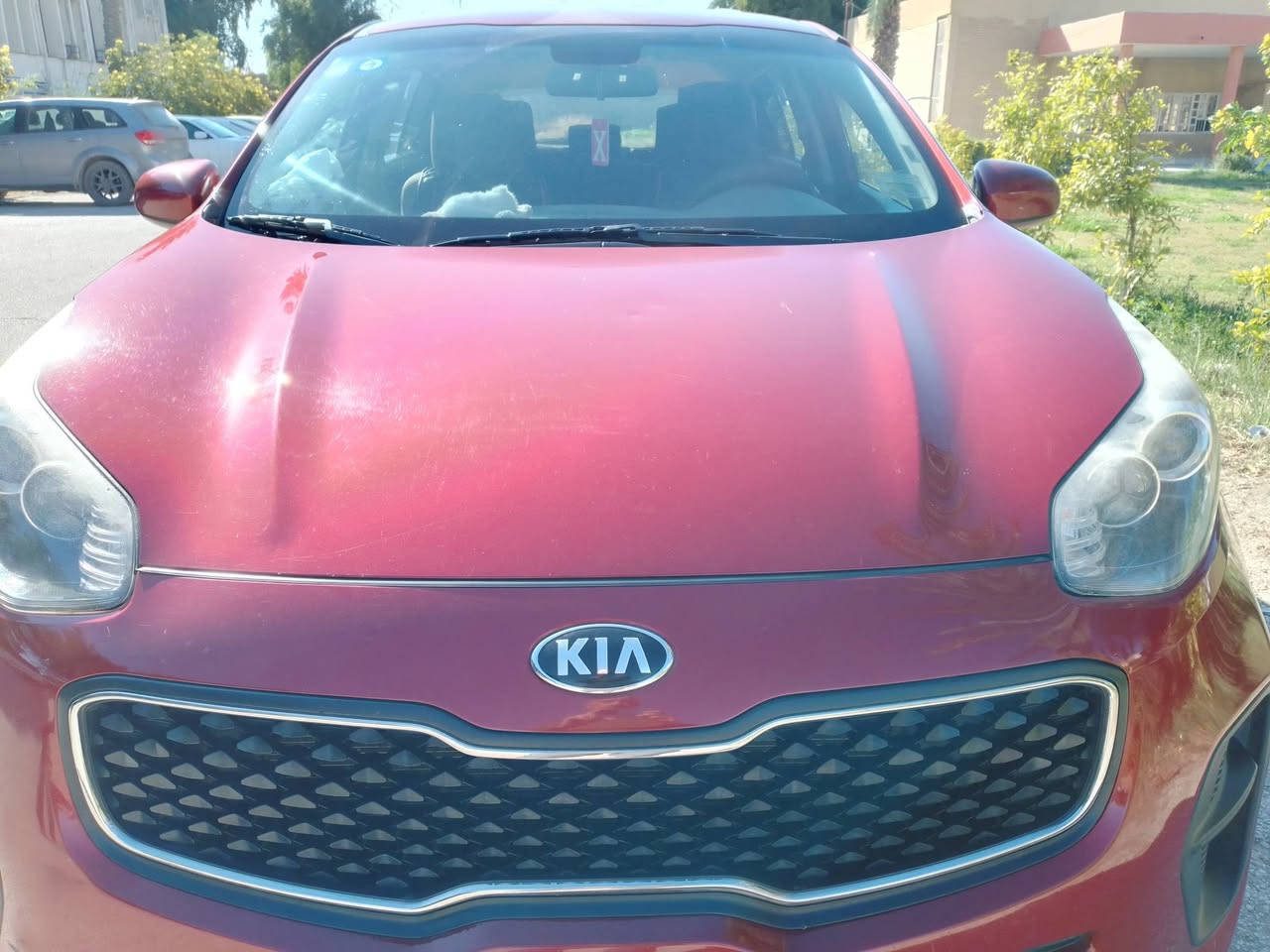 بسم الله
سبورتج 2017 Fe لون كرزي مصدف 
سيارة نظيفة جداً على ايدنة 
كلشي بالسيارة بلادي السيارة ليبل واحد ، داخل لونين محرك اقتصادي ،گير ومحرك بلادي، السيارة ماشية 90 الف ، حساسات كامرة دوراة ، تنبيهات ذكية ،وبقية مواصفات السبورتج... وراد امريكي (كلين تيتل) يعني بدون ضربة ماشية بالعراق 30 الف فقط ،،نضيفة جداً وبيهة تخم تاير جديد تايلندي ، ثلاثة انظمة للقيادة (سبورت.عادي. وايكو) مانع انزلاق اضاءة نهارية اوتو 
مشروع وطني رقم انكليزي وتحويل باي مكان ، سيارة مكفولة من الصبغ والتبديل ماعدا طخة بسيطة بباب الراكب على وضعهة 
مكان السيارة بغداد الكرخ 
***********
***********
