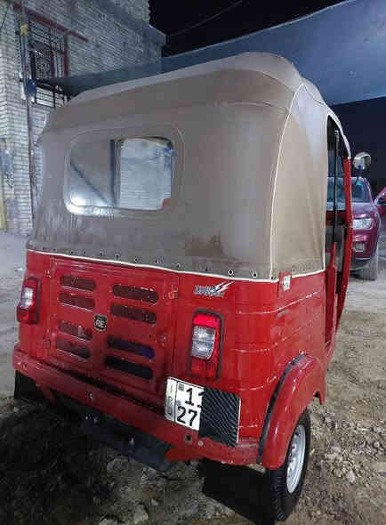 سلام عليكم 
تكتك موديل 2019 /1 /29
مكينه لاتنقيص 
ولا تبخير 
تخم تاير 
مصبوغه عام جماليه 
رقم وسنويه نكليزي بغداد
تحويل ثاني يوم 
العنوان بلديات المعسكر 
السعر 4950 وبيه مجال للطيبين 
رقم الهاتف (***********)
