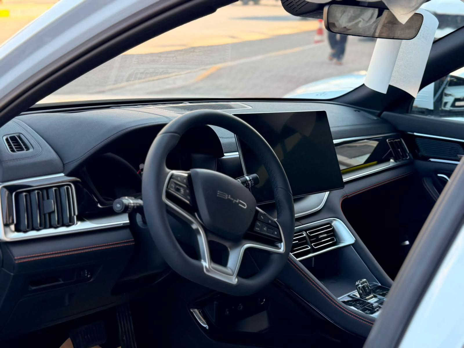 ⁨	🚘 توفر لكم شركة اسمـاعيل البلداوي   ✨ بي واي دي سونج 2026 (BYD Song 2026) ✨ أعلى فئة (flagship) مع ضمان وكالة NAT العراق. ⭕️علق بـرقم 1 ليصلك السعر 👌 --------------------- 🛡️ الضمان الرسمي: ✅ 6 سنوات ضمان على السيارة. ✅ 8 سنوات ضمان على البطارية. --------------------- ⚙️ المواصفات: 🔹 محرك 1500 سي سي هايبرد (Hybrid). 🔹 قيادة ذاتية. 🔹 فتحة سقف بانوراما. 🔹 شاشة دوارة عملاقة. 🔹 عداد سرعة ديجيتال. 🔹 مقاعد جلد فاخرة. 🔹 مقاعد أمامية تبريد وتدفئة. 🔹 مقاعد كهربائية (عدد 2). 🔹 صندوق خلفي كهربائي. 🔹 نظام صوتي فاخر من Infinity. 🔹 كاميرات 360° (4 كاميرات). 🔹 رادار أمامي وخلفي. 🔹 حساسات أمامية وخلفية. 🔹 نظام مراقبة النقطة العمياء. 🔹 مثبت سرعة ذكي (Adaptive Cruise Control). 🔹 تحكم بالمقود من الجهتين. 🔹 منظومة وسائد هوائية متكاملة (Full Airbag System). 🔹 مصابيح أمامية زينون. 🔹 مصابيح خلفية LED. 🔹 ويلات كروم. 🔹 نظام إزالة الضباب والصقيع. 🔹 بصمتان ذكيتان مع كارت تشغيل. 🔹 شاحن لاسلكي مزدوج يشحن جهازين في الوقت نفسه. 🚘تحكم مرآة كهرباء+ تحكمات لمس في جميع انحاء السيارة 🚘انارة داخلية محيطية متعددة الالوان مميزة --------------------- متوفرة بـشركة اسماعيل البلداوي لتجارة السيارات 🇮🇶. --------------------- 📍 العنوان: بغداد – معارض جكوك – قرب بوابة الكاظمية 📍 المعرض: شركة إسماعيل البلداوي لتجارة السيارات --------------------- 📞 للاستفسار والتفاصيل: *********** 📩 أو تواصل معنا عبر رسائل الصفحة بكل سهولة #شركة_اسماعيل_البلداوي_لتجارة_السيارات #  #عروض_السيارات #بغداد #معارض_جكوك⁩
