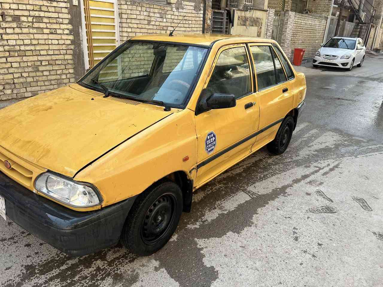 سلام عليكم سايبه موديل 11 رقم بغداد هيئه مصفره مكينه حلوه كير كلج تعبان بس شغاله وتمشي طبيعي شاصي واحد معمر عليها غرامات 240الف سعر 19$ مكاني بغداد الغزاليه 

‭0788 172 0190‬
