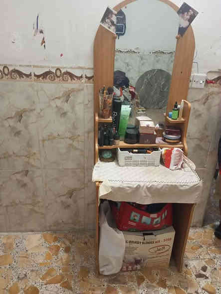 طباخ شغال اربع عيون كنتور 3 بوب و3 مجرات
ميز تواليت صغير 
سعرهم كلهن 90
للتواصل ***********
