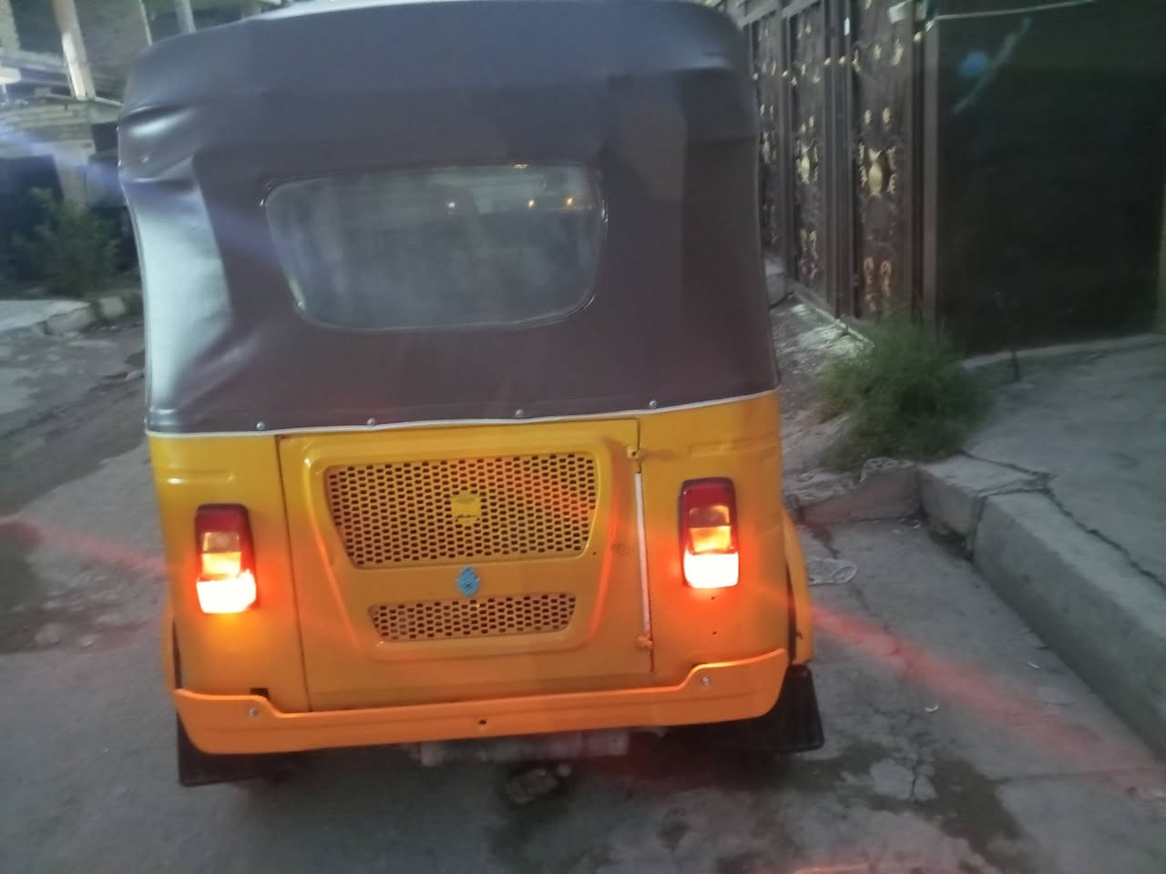 سلام عليكم شباب تكتك للبيع 21شهر 10رقم سنويه بغداد شوكت مدريد تحويل مكاني، بغداد البياع شرطه الخامسه شراي يخابر وات ساب ***********
سعر 7وبيه مجال
